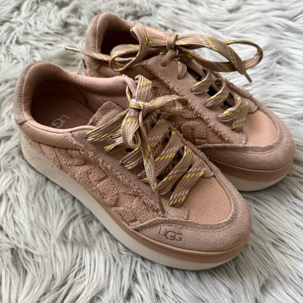 UGG Marin Lace Logo Sneaker Size 7 - Picture 4 of 11